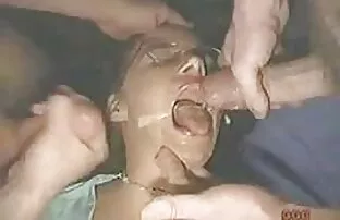 XXX دوست داشتن یک زوج 18 ساله در رختخواب عقب می کشند و از آن فیلم سکس زوری در خواب لذت می برند