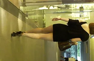 XXX MILF در جوراب ساق فیلم پورن زوری بلند و ماسک باعث سوراخ شدن مردان در یک مهمانی می شود