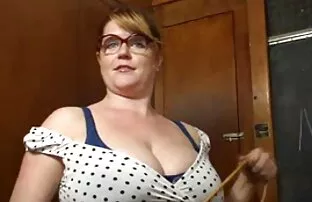 XXX نورا با دستگاه جنسی فیلم سکس زوریxnxx جدید فرار می کند