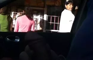 XXX خانم بالغ بالغ به طور کلیپ کوتاه سکس زوری ماهرانه با یک ویبراتور خودارضایی می کند