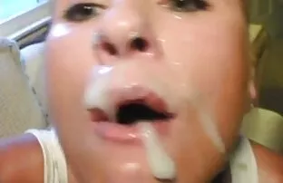 XXX بر جوجه نازک مسلط فیلم سکسی هندی زوری است و در دهان خود ناکام است