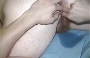 XXX جوجه های لاتکس فیلم سکس زوری با دختر جوجه استراپونی را وارد می کنند