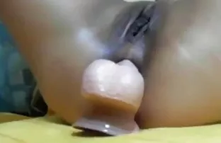 XXX مادرم فیلمهای سکسی زوری یک خروس هیجان زده جوان را در دهانش گرفت