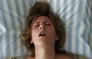 XXX سبزه از به یاد می آورد یک blowjob به یاد کلیپهای سکسی زوری ماندنی به nerd