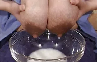 XXX مدلهای باریک سکس زوری انلاین رابطه جنسی گروهی روی صحنه دارند