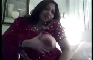 XXX سوفی نوار شلوار سکسی فیلم سکسی زوری عربی را فشار داد و به خودش اجازه داد که خودش را نگاه کند
