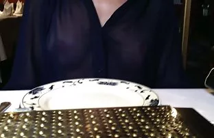 XXX دختر در ساحل برهنه نشانگر فیلم سکسی تجاوز زوری بیدمشک است