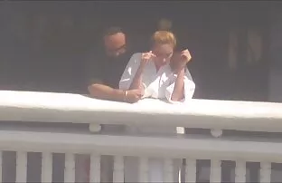 XXX او یک عضو کرم شلاق خورده را آغشته کرد و شروع به چسبیدن به دهان و دوست دختر مقعد کلیپ کوتاه سکس زوری کرد