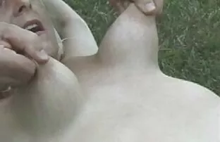 XXX پیرزنی هوس یک موقعیت طنز در فیلم سکسی گروهی زوری آشپزخانه را می طلبد