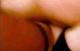 XXX زن ژاپنی بیدمشک موهایش را مقدم می زد و زبان فیلم زوری سکسی می داد
