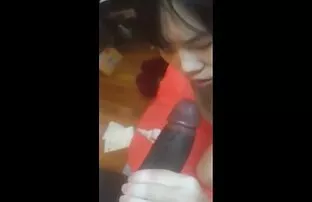 XXX یک بلوند با خوشحالی با سرطان در ساحل فیلم سکس زوریxnxx رودخانه خم می شود