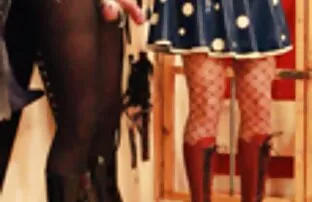 XXX معلم فیلم سکسی زوری چند نفره بوتی با یک دانش آموز بزهکار روی میز می ایستد