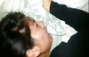 XXX سبزه سکسی در چکمه های بلند به سختی لعنتی و صورت سکس زوری ویدیو برهنه می شود