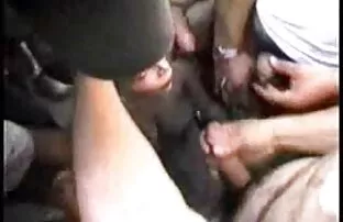 XXX مادربزرگ پیر در فیلم های پورنو واقعی است فیلم سکسی زوری چند نفره