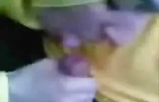XXX دختر با موهای صورتی خروس را در دهانش سوار می فیلم سکس زوری امریکایی کند